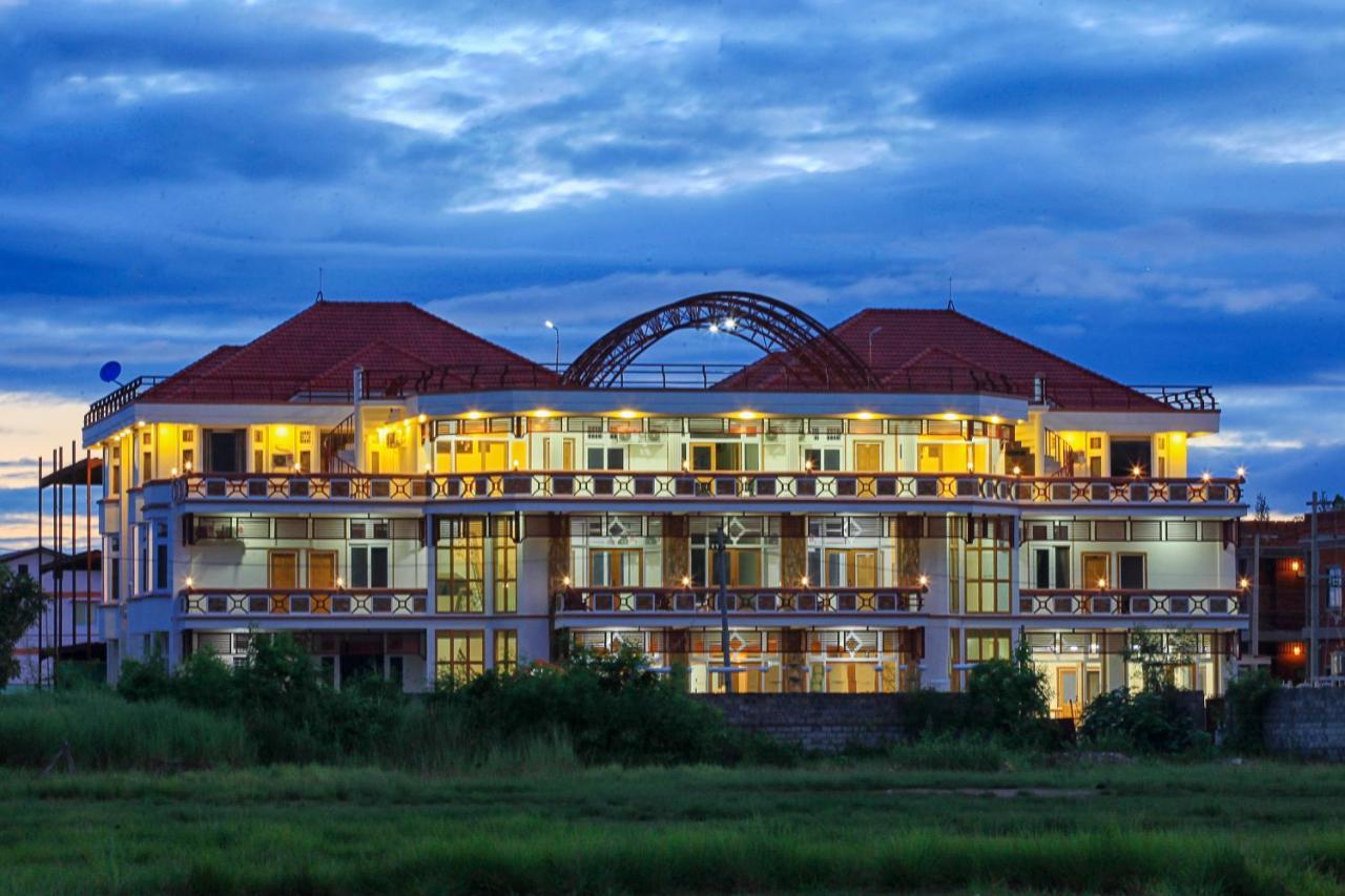 Five One Star Hotel Nyaung Shwe Eksteriør bilde
